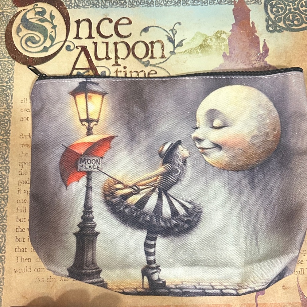 NEW kissing the moon  Zipper Makeup bag